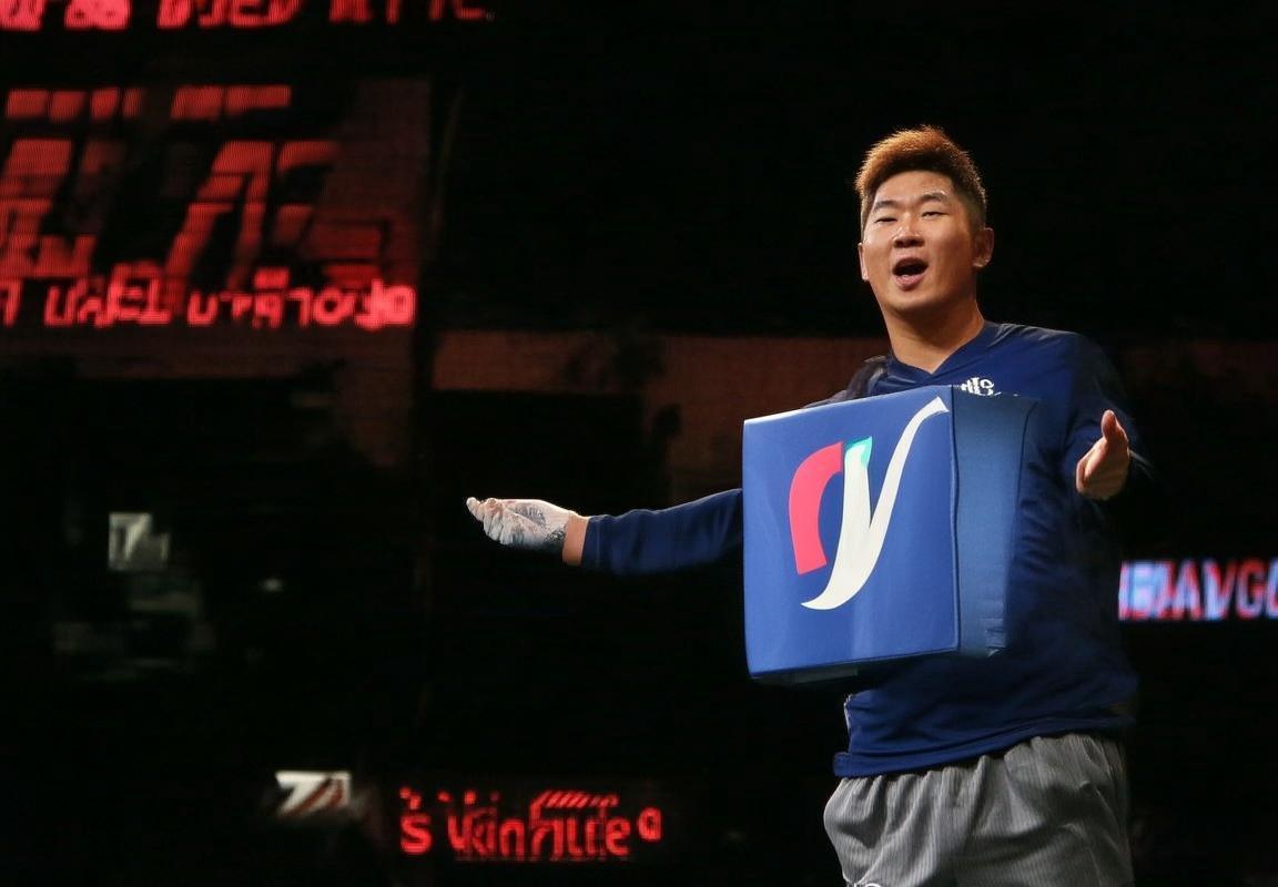 巴塞罗那VS巴黎圣日耳曼：欧冠巅峰对决精彩回顾(图2)