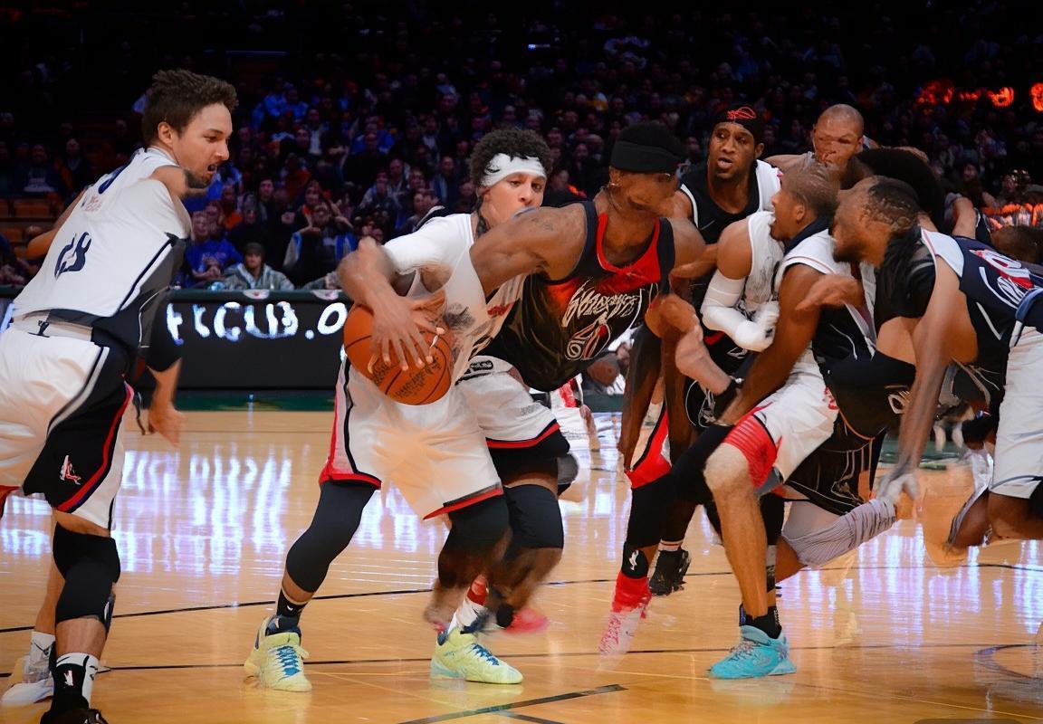 NBA常规赛巅峰对决：骑士掘金战术智慧与心理博弈解析(图2)