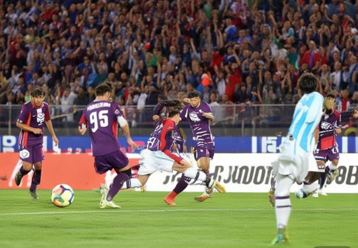 2017蔚山现代VS江原FC：巅峰对决经典瞬间回顾(图3)