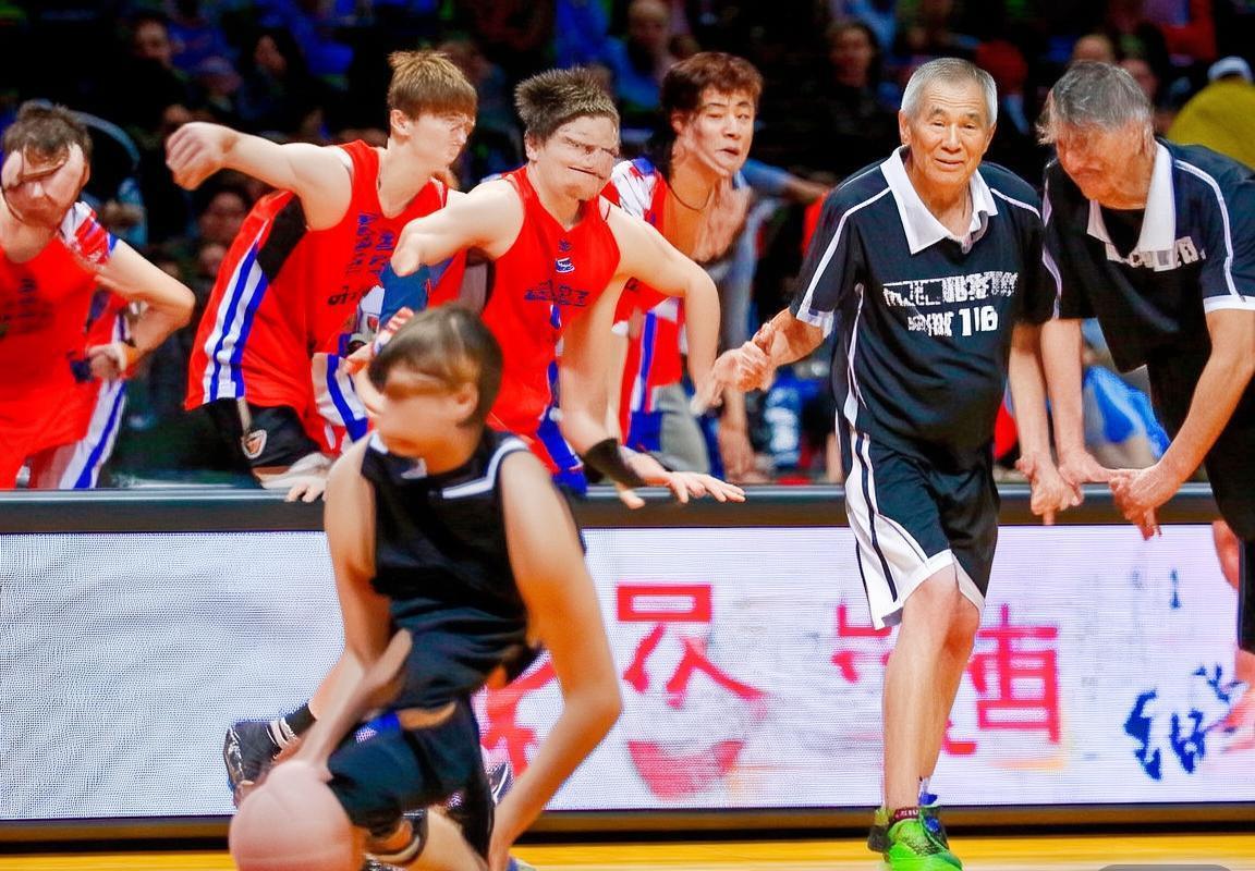 CBA总决赛首战：北京辽宁巅峰对决精彩回顾(图2)